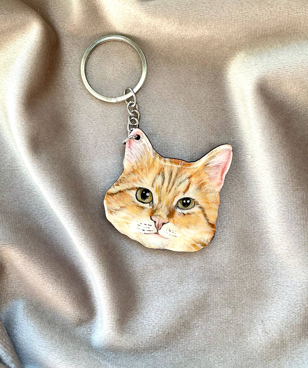 Custom Cat Portrait Keychain - Hand-Painted Wooden Pet Keychain