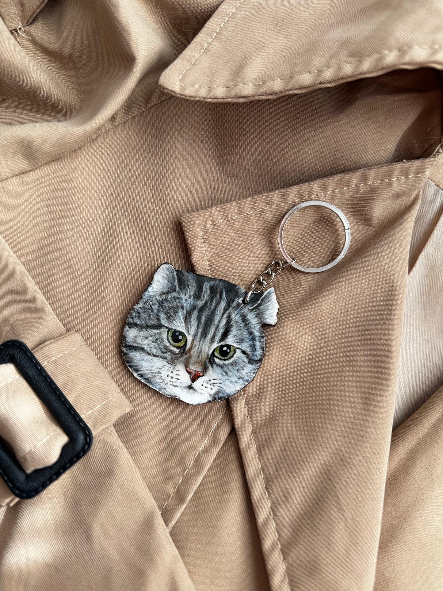 Custom Cat Portrait Keychain - Hand-Painted Wooden Pet Keychain