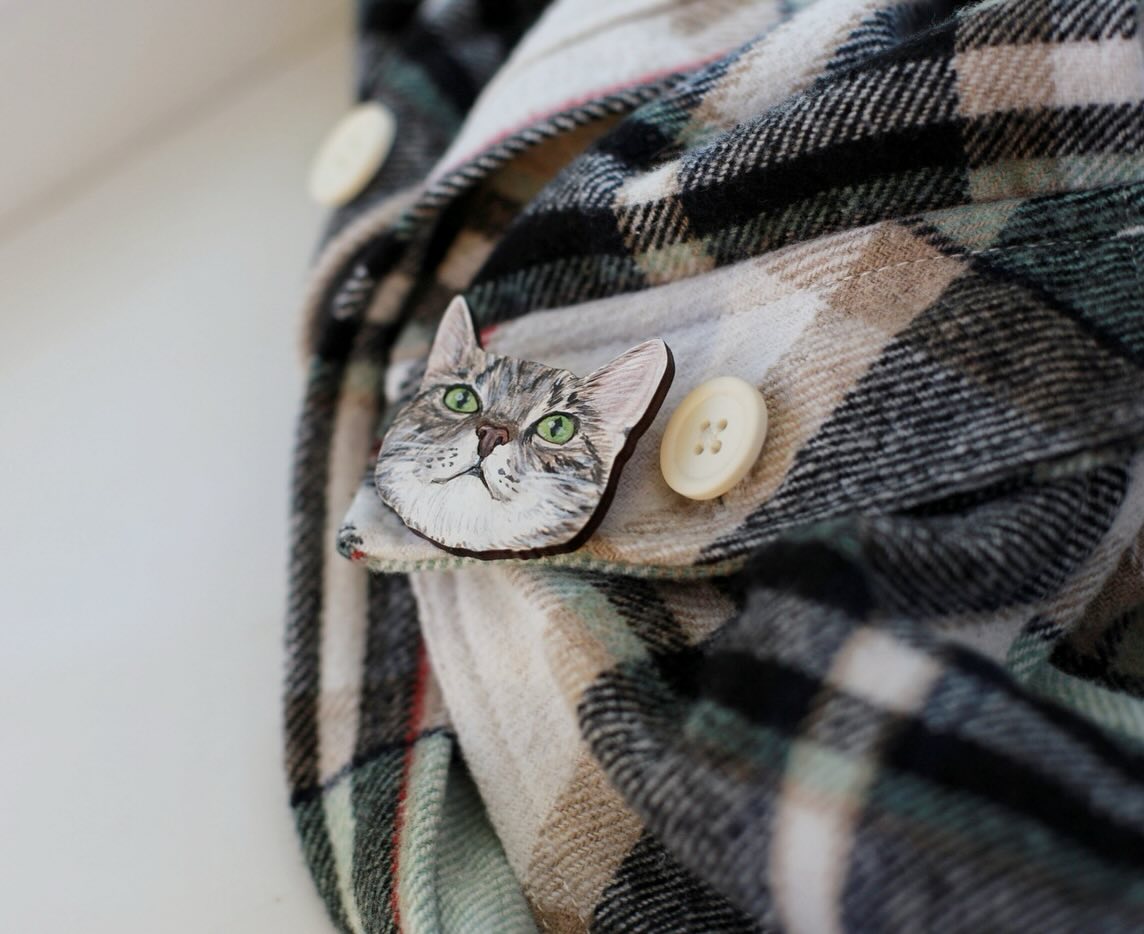 Custom Cat Portrait Brooch - Hand-Painted Wooden Pin