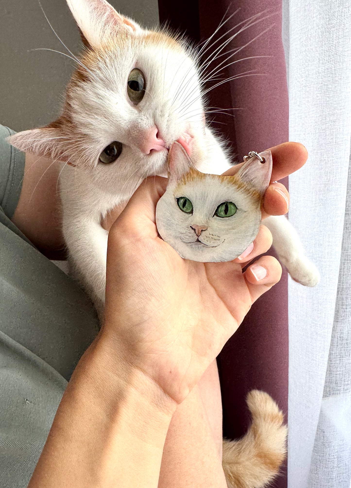 Custom Cat Portrait Keychain - Hand-Painted Wooden Pet Keychain