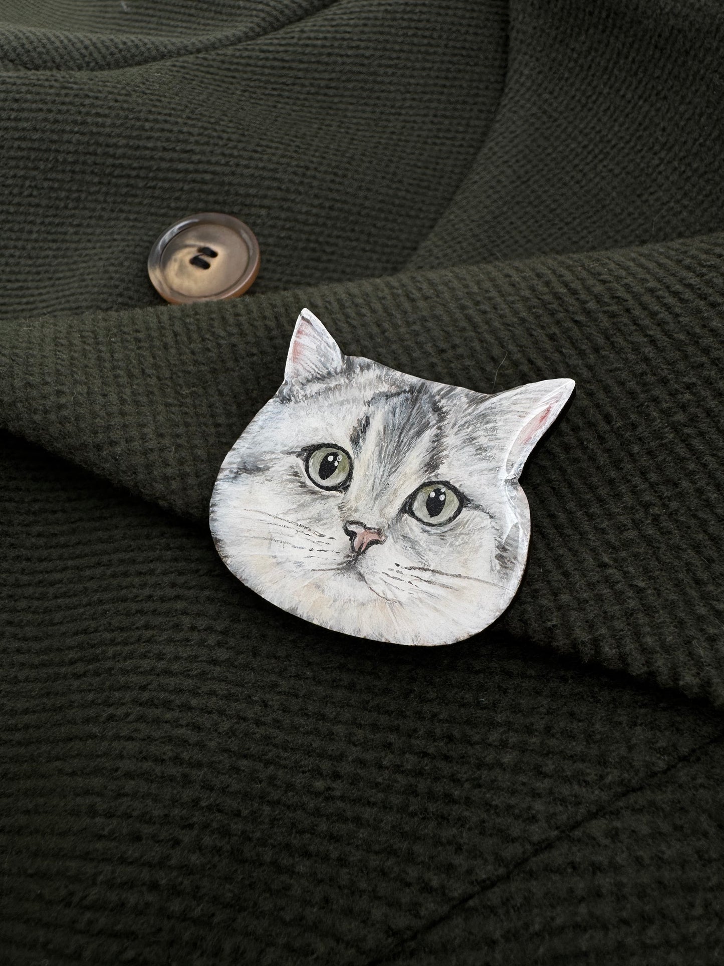 Custom Cat Portrait Brooch - Hand-Painted Wooden Pin